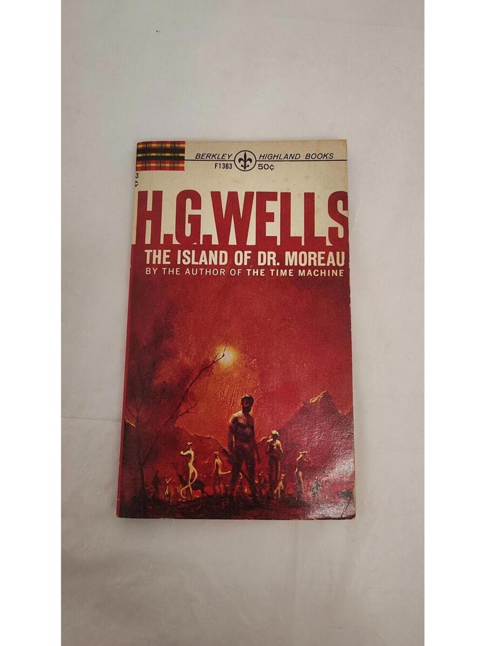 Island of Dr Moreau H G Wells Vintage 1964 Berkeley Paperback Sci Fi Novel